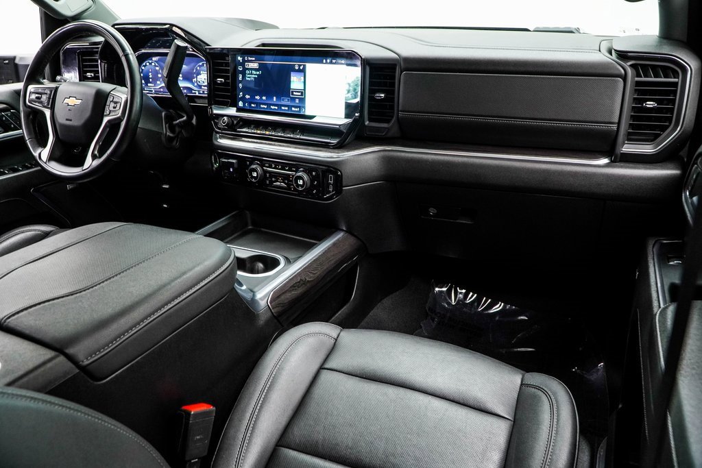 Used 2024 Chevrolet Silverado 3500 LTZ w/ LTZ Premium Package image 16