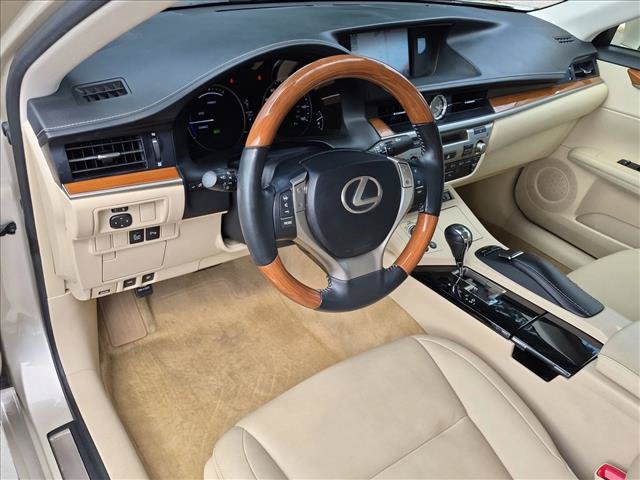 Used 2013 Lexus ES 300h w/ Premium Pkg FWD image 10