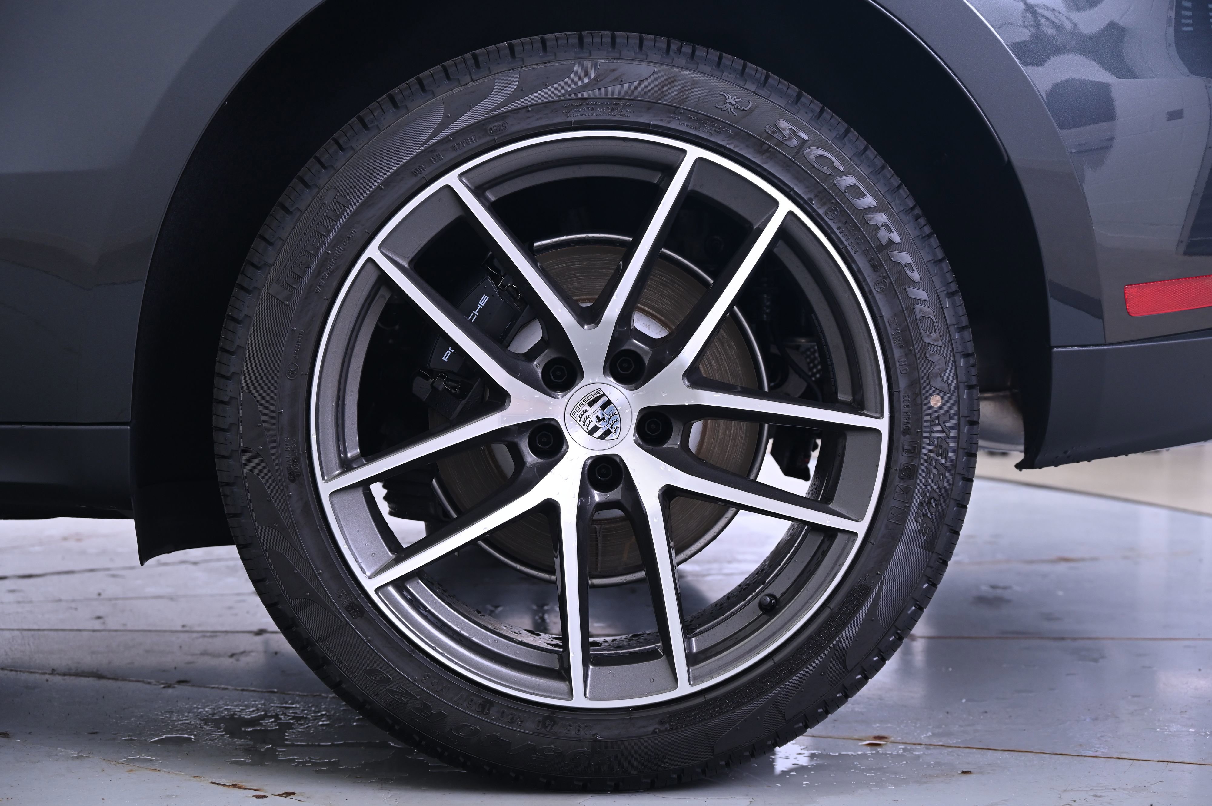 Certified 2025 Porsche Macan image 16