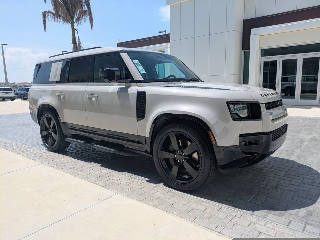 New 2026 Land Rover Defender 130 X-Dynamic SE AWD/4WD image 3