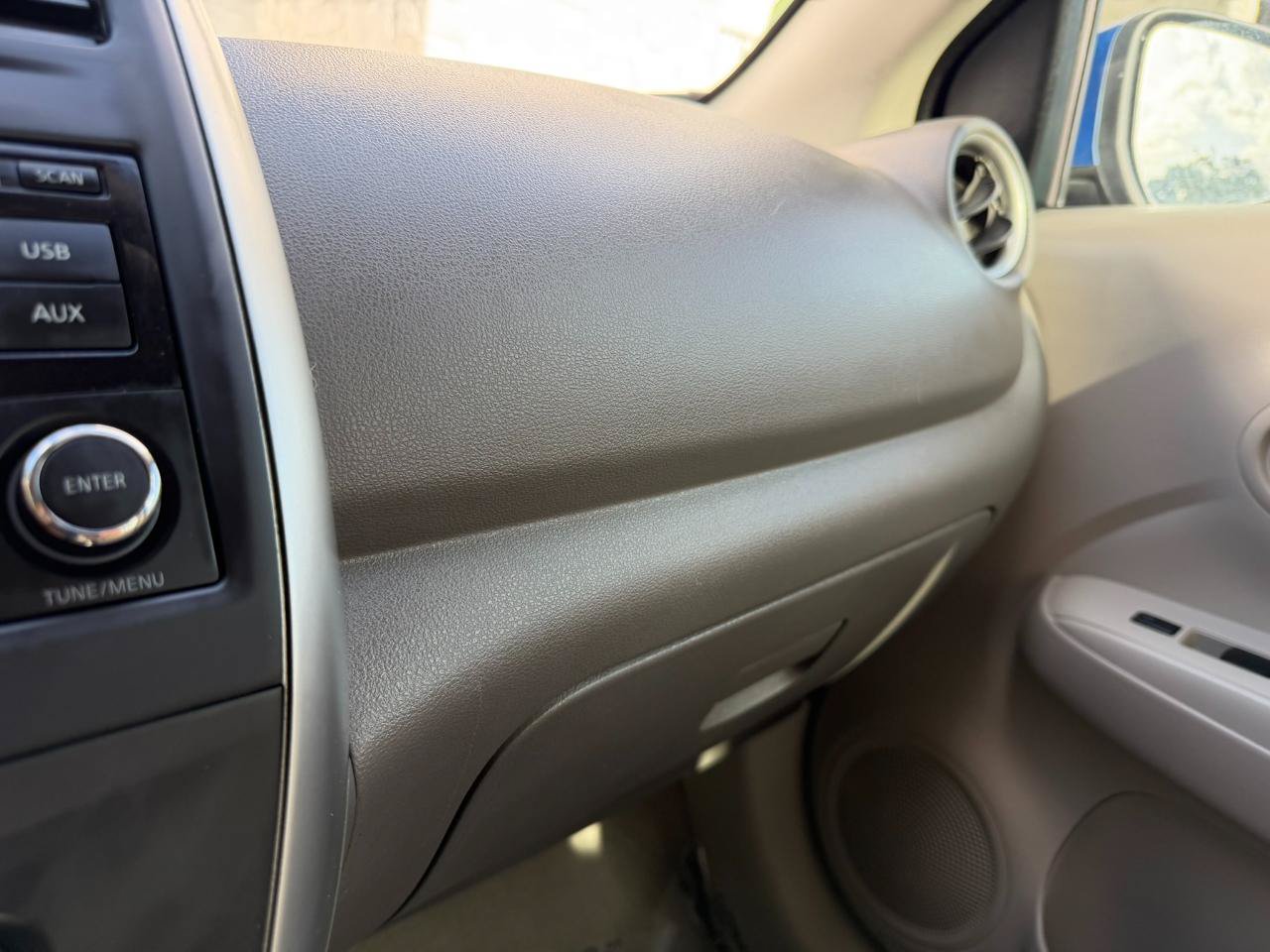 Used 2015 Nissan Versa SV FWD image 35