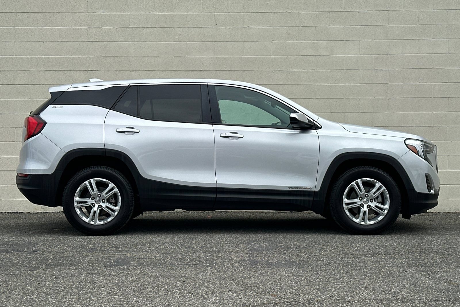 Certified 2021 GMC Terrain SLE FWD image 3