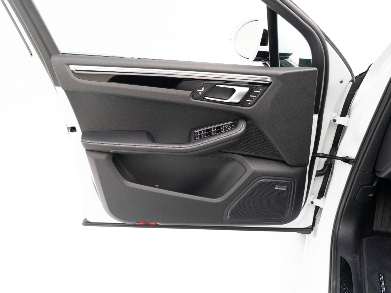 New 2026 Porsche Macan Turbo image 24