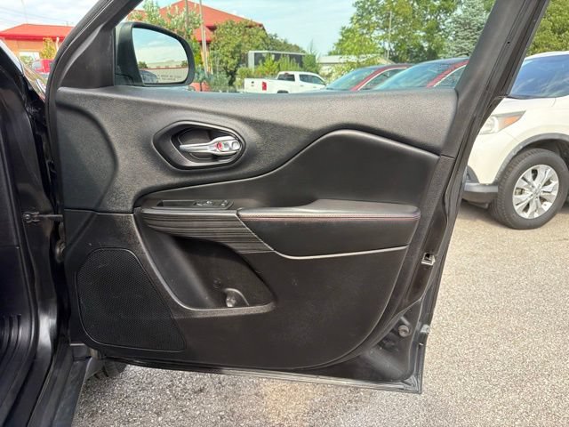 Used 2014 Jeep Cherokee Trailhawk w/ Comfort/Convenience Group AWD/4WD image 30
