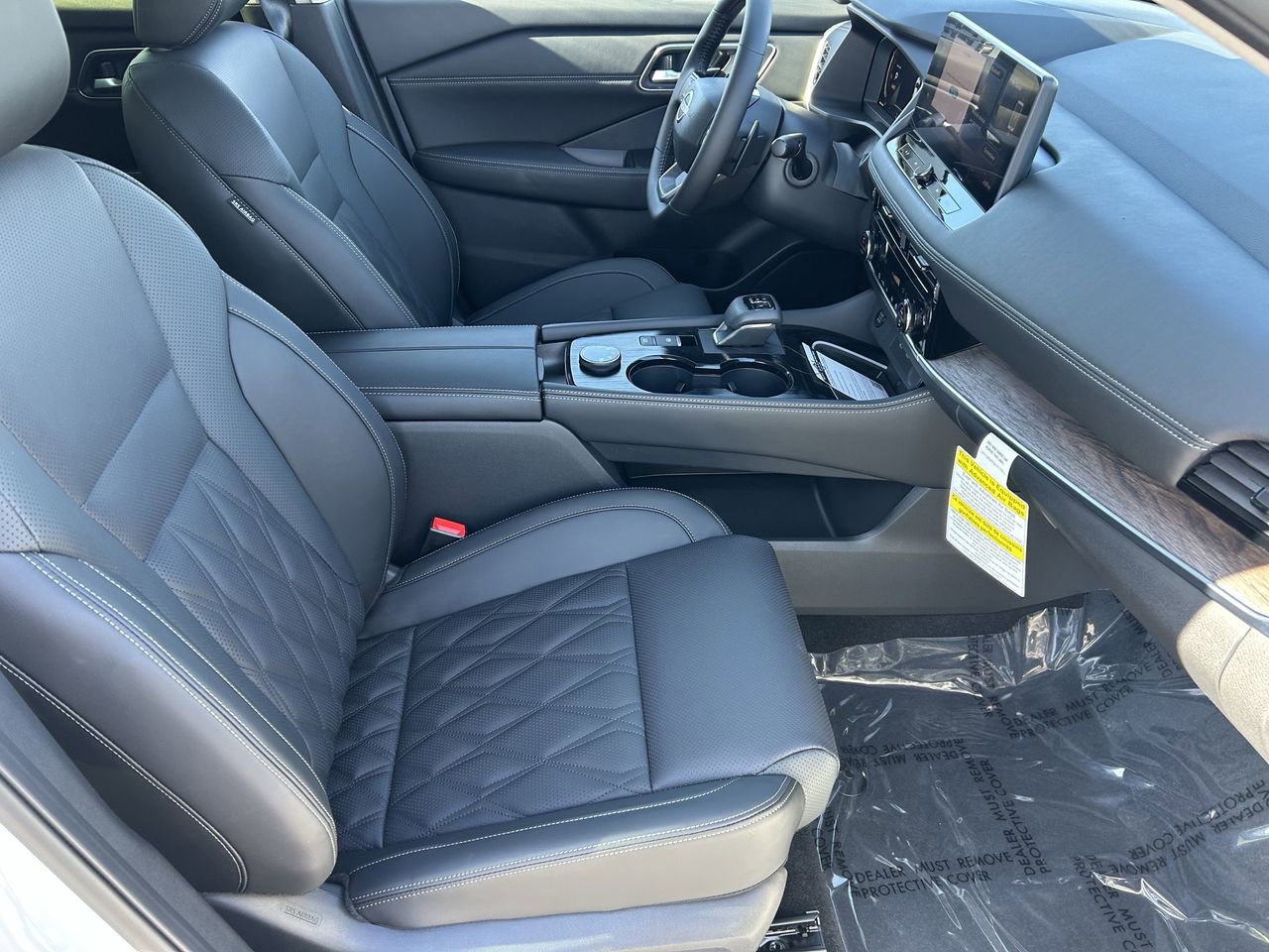 New 2026 Nissan Rogue Platinum image 9