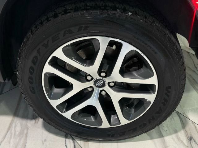 Used 2024 Land Rover Defender 130 S image 85