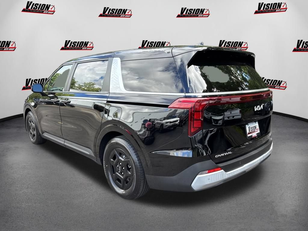 Used 2025 Kia Carnival FWD image 7