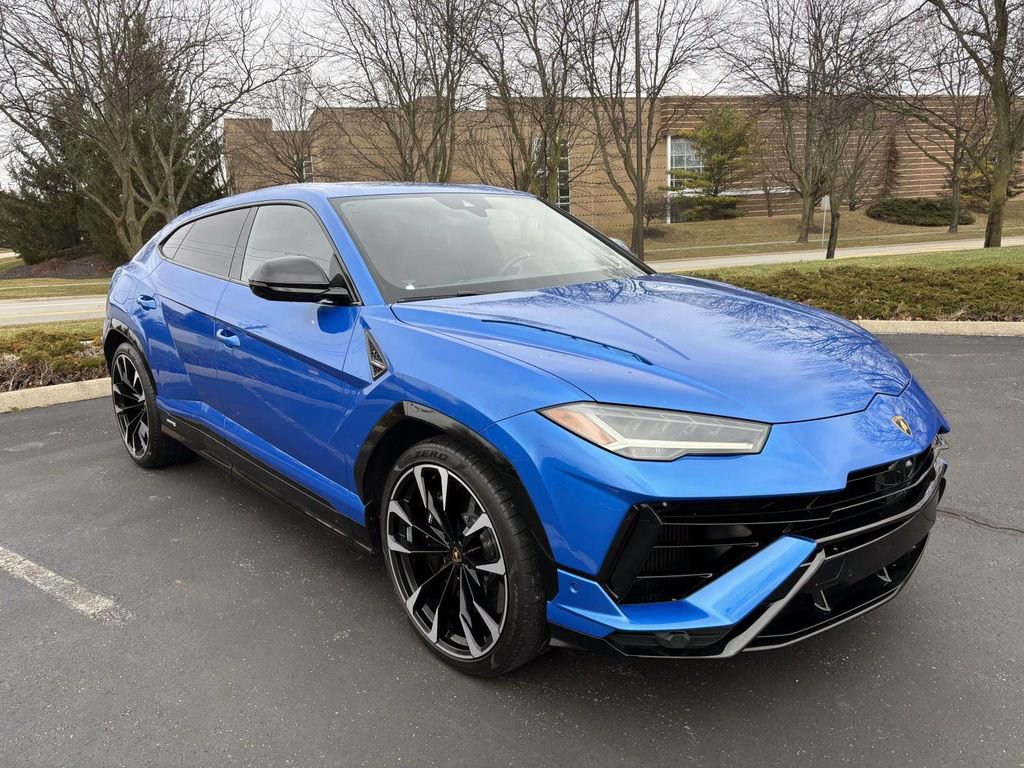 Used 2023 Lamborghini Urus S image 1