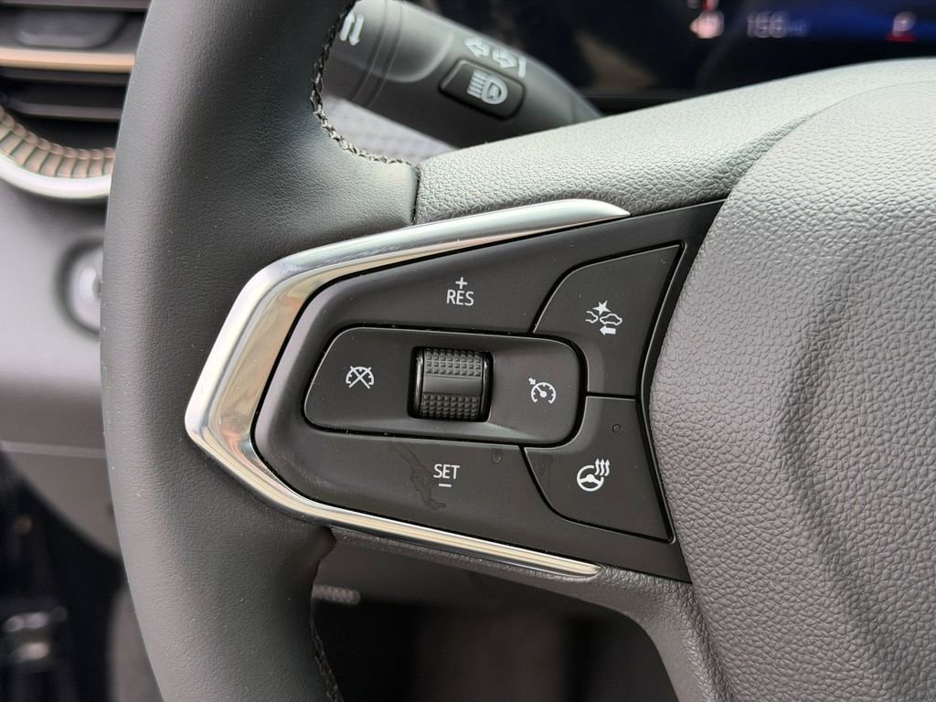 Used 2024 Chevrolet Trax ACTIV w/ Sunroof Package FWD image 27