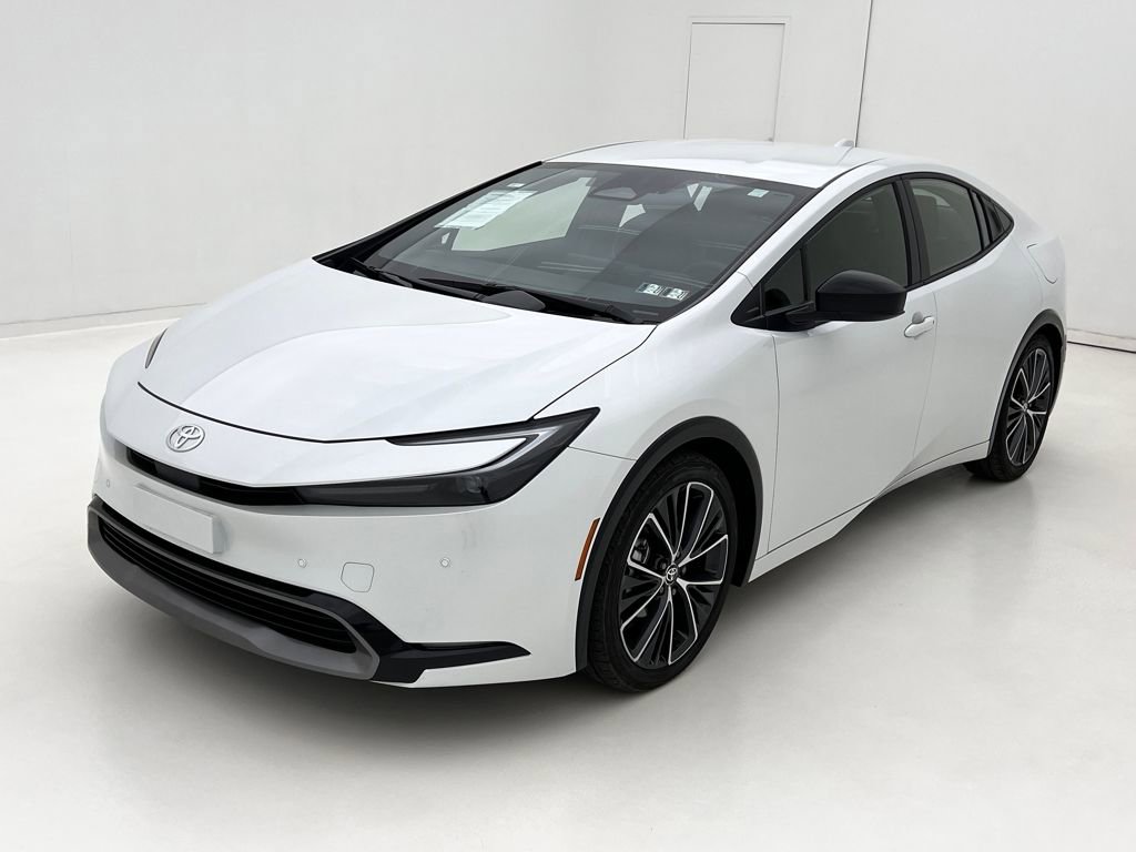 Used 2025 Toyota Prius XLE image 4