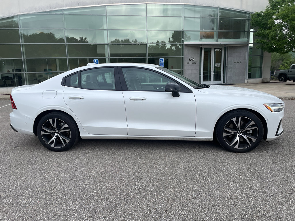 Used 2025 Volvo S60 B5 Plus AWD/4WD image 9