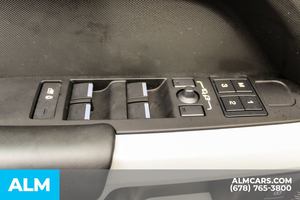 Used 2024 Land Rover Defender 110 X-Dynamic SE image 41