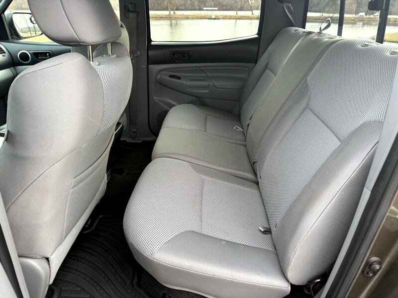 Used 2013 Toyota Tacoma Double Cab V6 4WD image 17