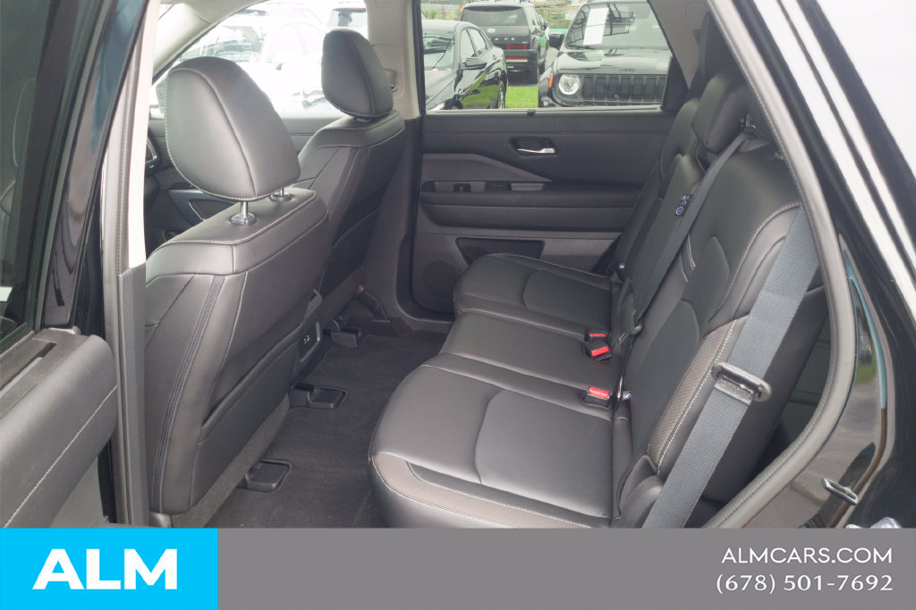 Used 2025 Nissan Pathfinder SL AWD/4WD image 19