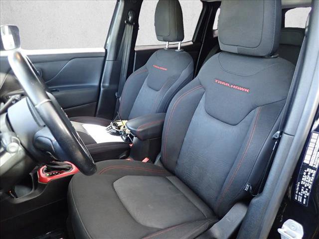 Used 2017 Jeep Renegade Trailhawk AWD/4WD image 11