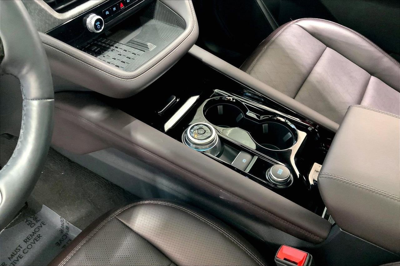 Used 2025 Ford Explorer Platinum RWD image 17