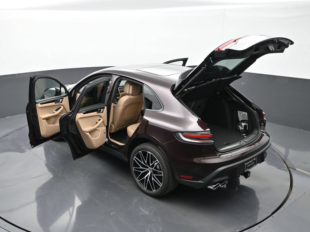 Certified 2026 Porsche Macan AWD/4WD image 34