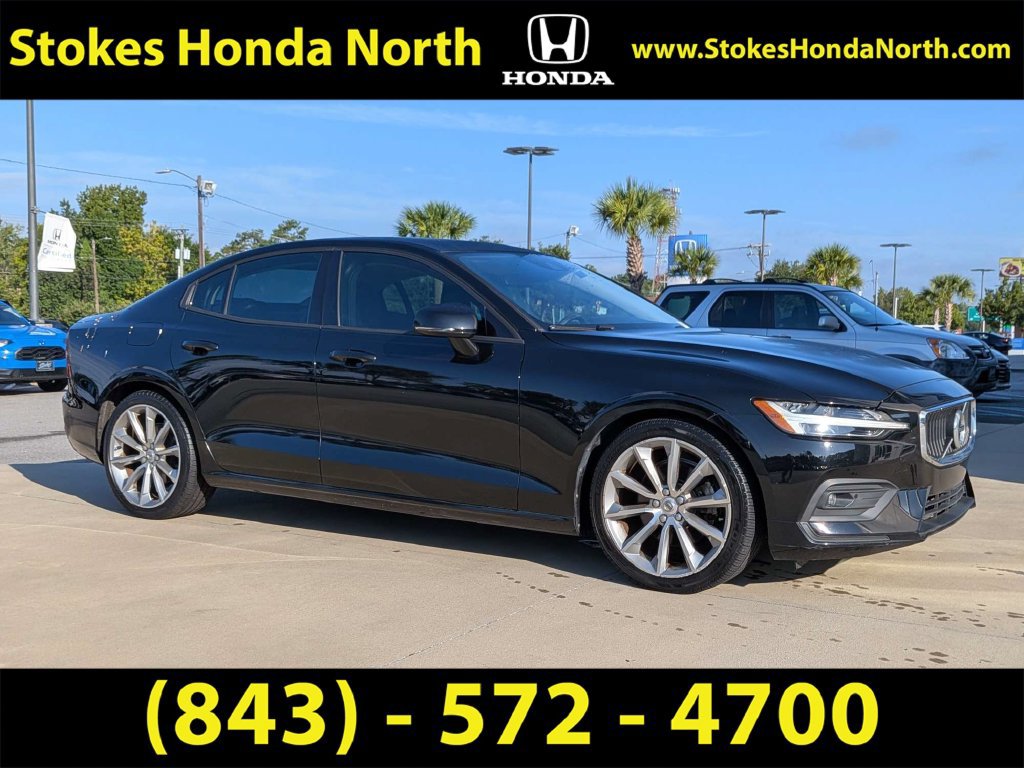 Used 2021 Volvo S60 T5 Momentum w/ Premium Package FWD image 2
