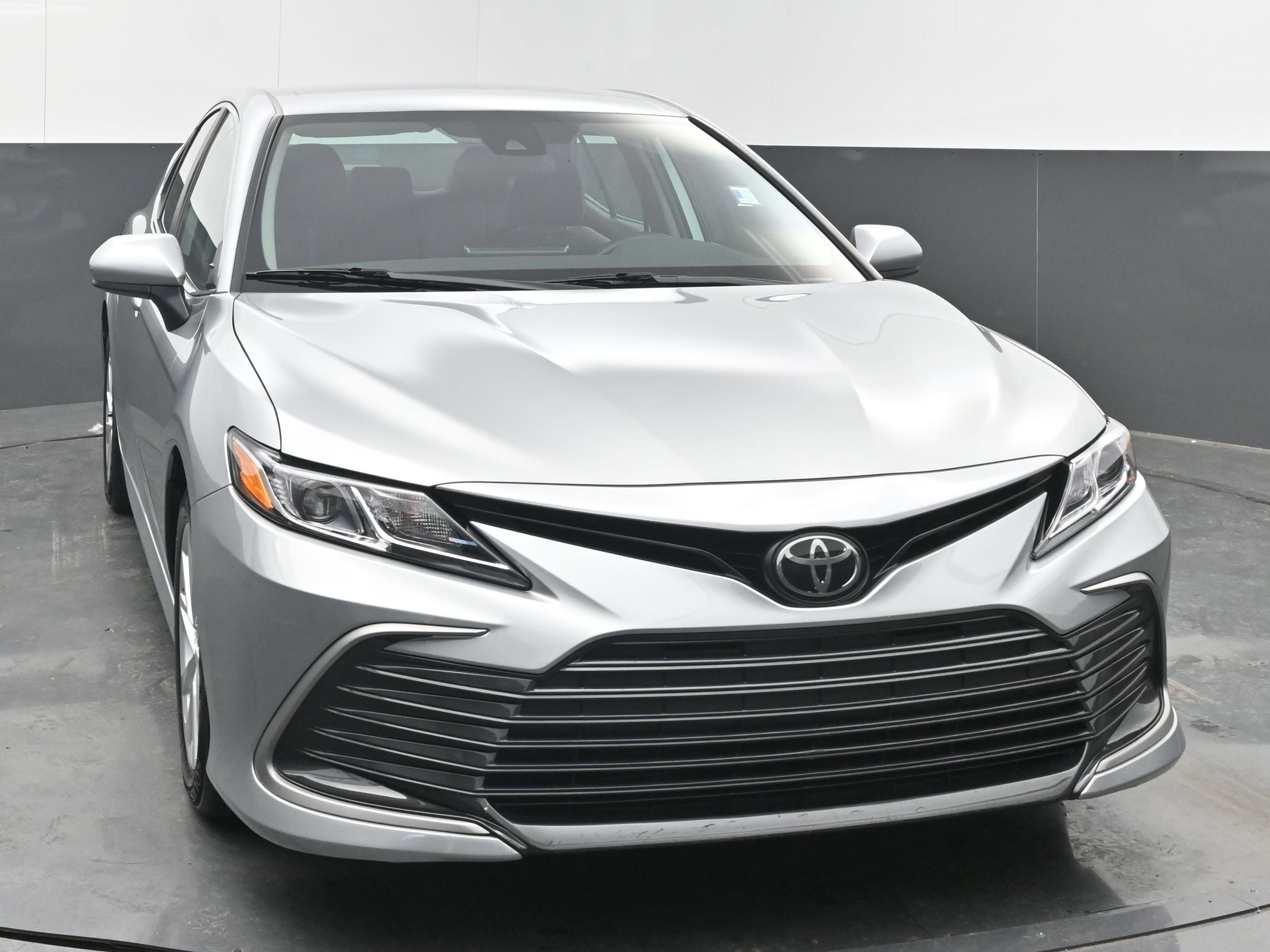 Used 2024 Toyota Camry LE image 3