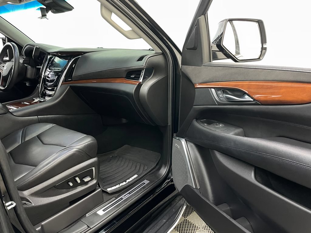 Used 2017 Cadillac Escalade Luxury AWD/4WD image 44
