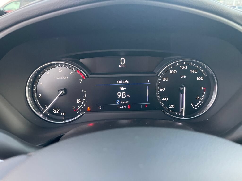 Used 2023 Cadillac XT4 Luxury w/ Cold Weather Package FWD image 19