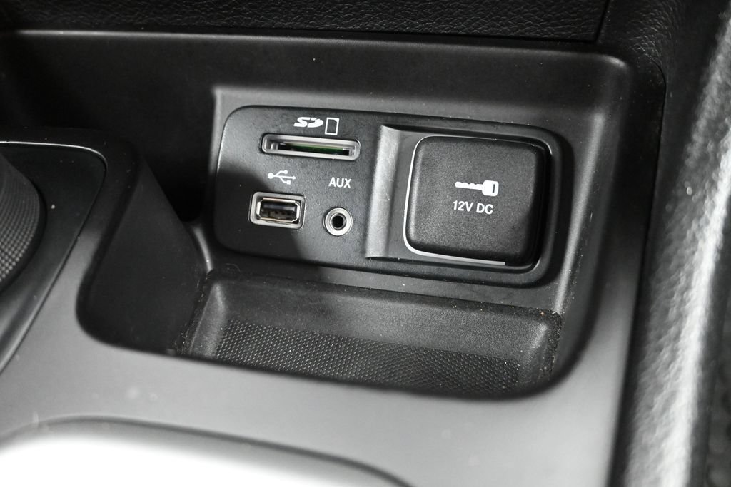 Used 2018 Jeep Cherokee Latitude Plus w/ Cold Weather Group AWD/4WD image 20
