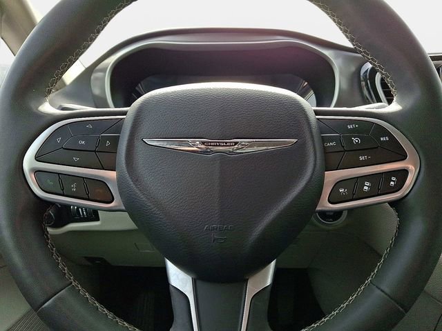 Used 2024 Chrysler Pacifica Select image 29