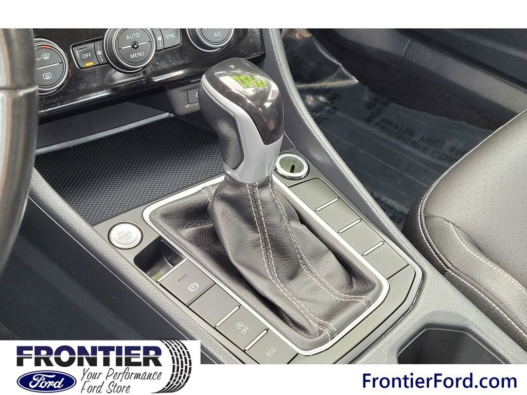 Used 2023 Volkswagen Jetta SE image 25