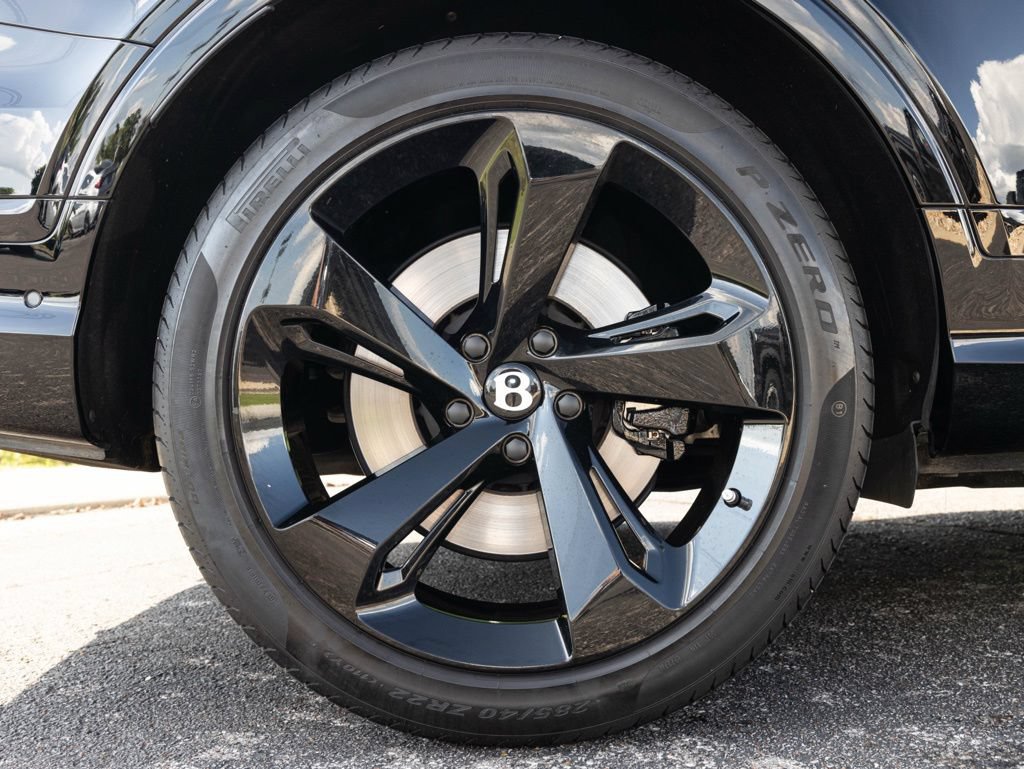 Used 2025 Bentley Bentayga AWD/4WD image 86
