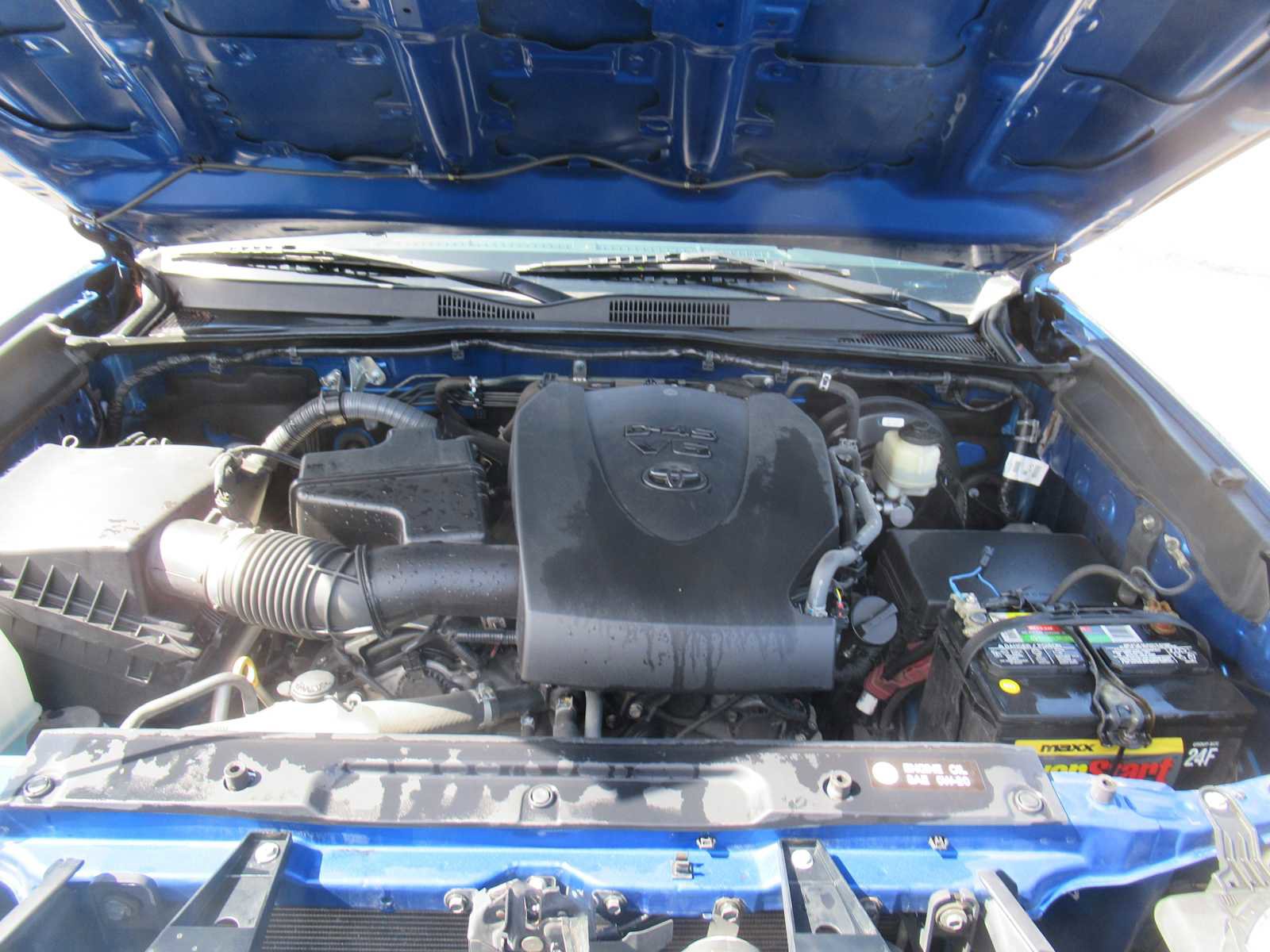 Used 2016 Toyota Tacoma SR5 w/ Towing Package image 11