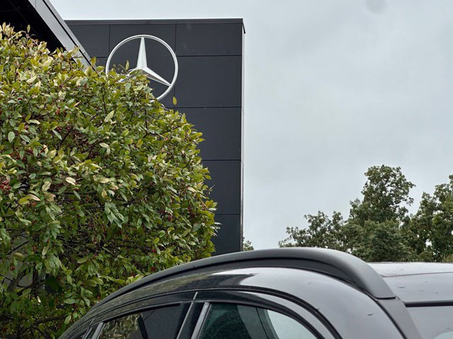 Used 2024 Mercedes-Benz GLC 300 4MATIC image 17