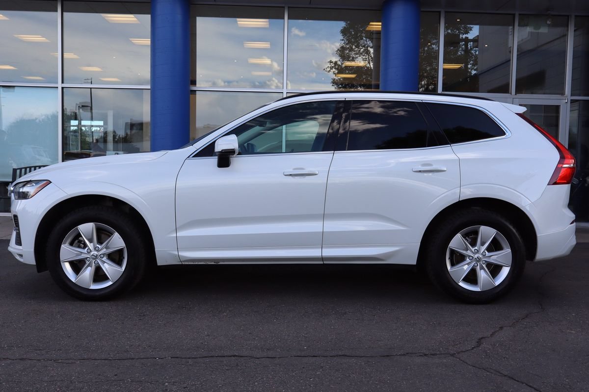 Used 2022 Volvo XC60 B5 Momentum AWD/4WD image 2