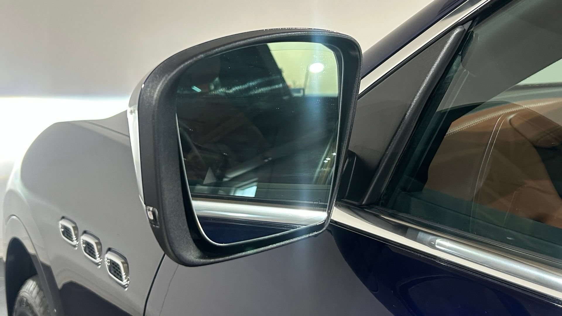 Used 2019 Maserati Levante GranLusso AWD/4WD image 20