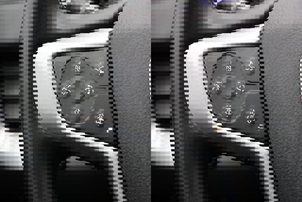 Used 2024 GMC Terrain SLT image 17