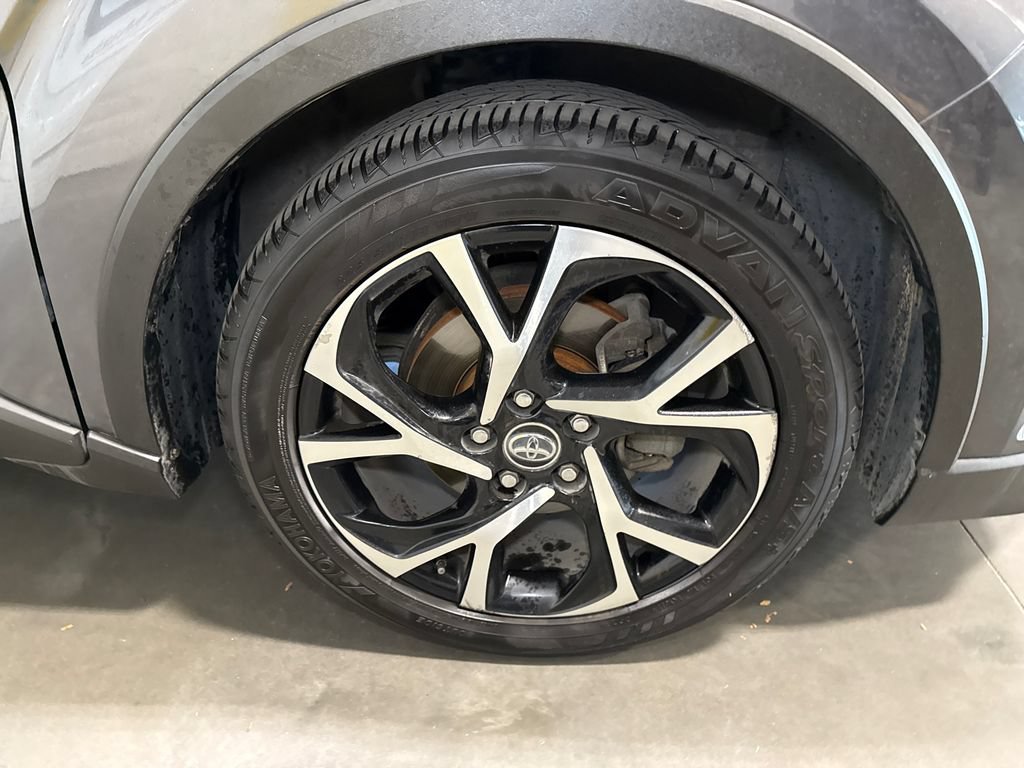 Used 2018 Toyota C-HR XLE FWD image 15
