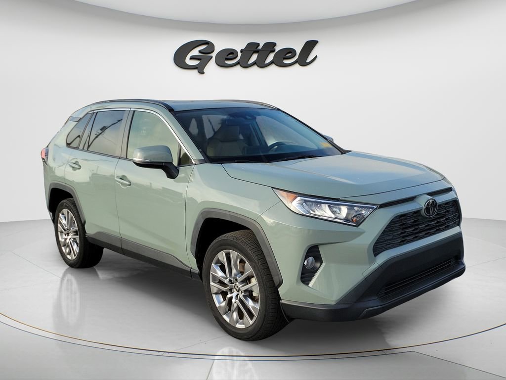 Used 2021 Toyota RAV4 XLE Premium image 2