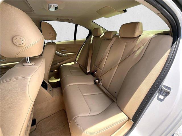 Used 2016 BMW 320i Sedan RWD image 28