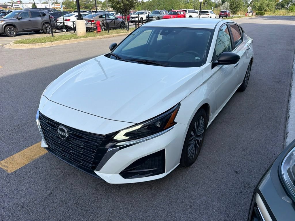 Used 2025 Nissan Altima 2.5 SV FWD image 3