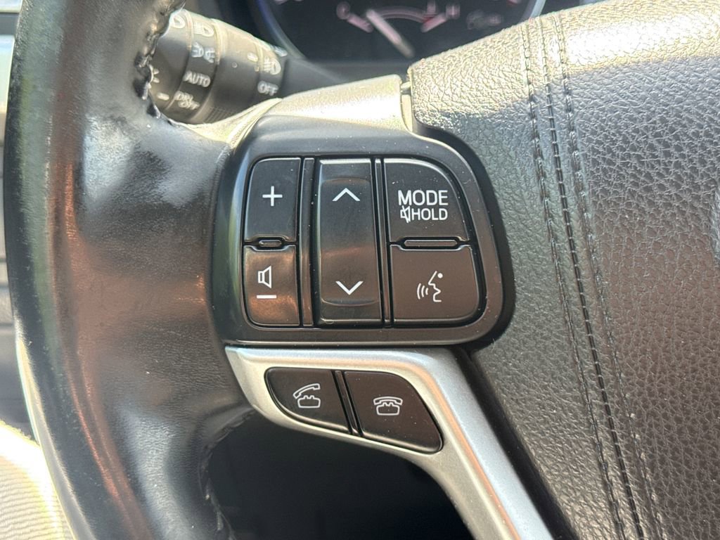 Used 2016 Toyota Highlander Plus AWD/4WD image 28