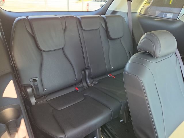 Used 2025 Kia Carnival SX w/ SX Dark Edition Package FWD image 19