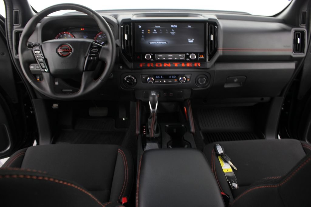 Used 2025 Nissan Frontier PRO-4X AWD/4WD image 9