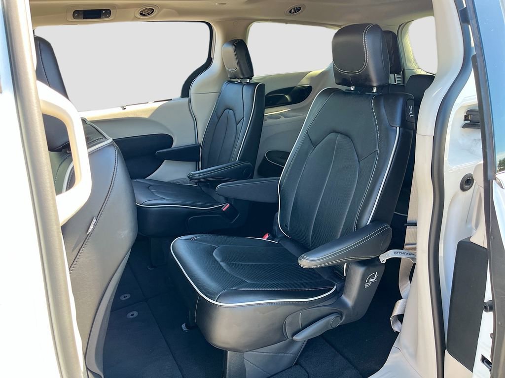 Used 2024 Chrysler Pacifica Limited w/ Trailer Tow Group image 24