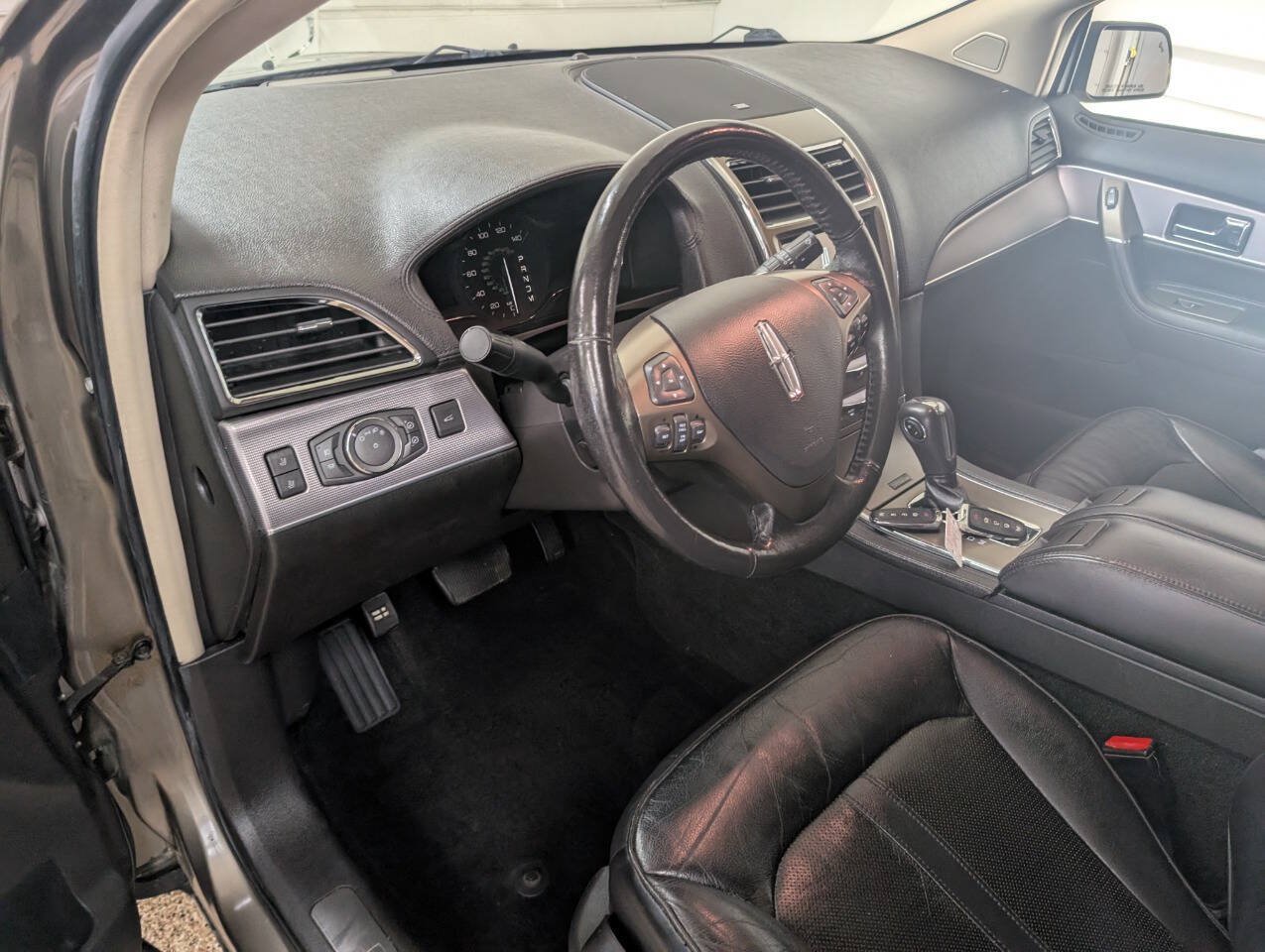 Used 2012 Lincoln MKX AWD image 8