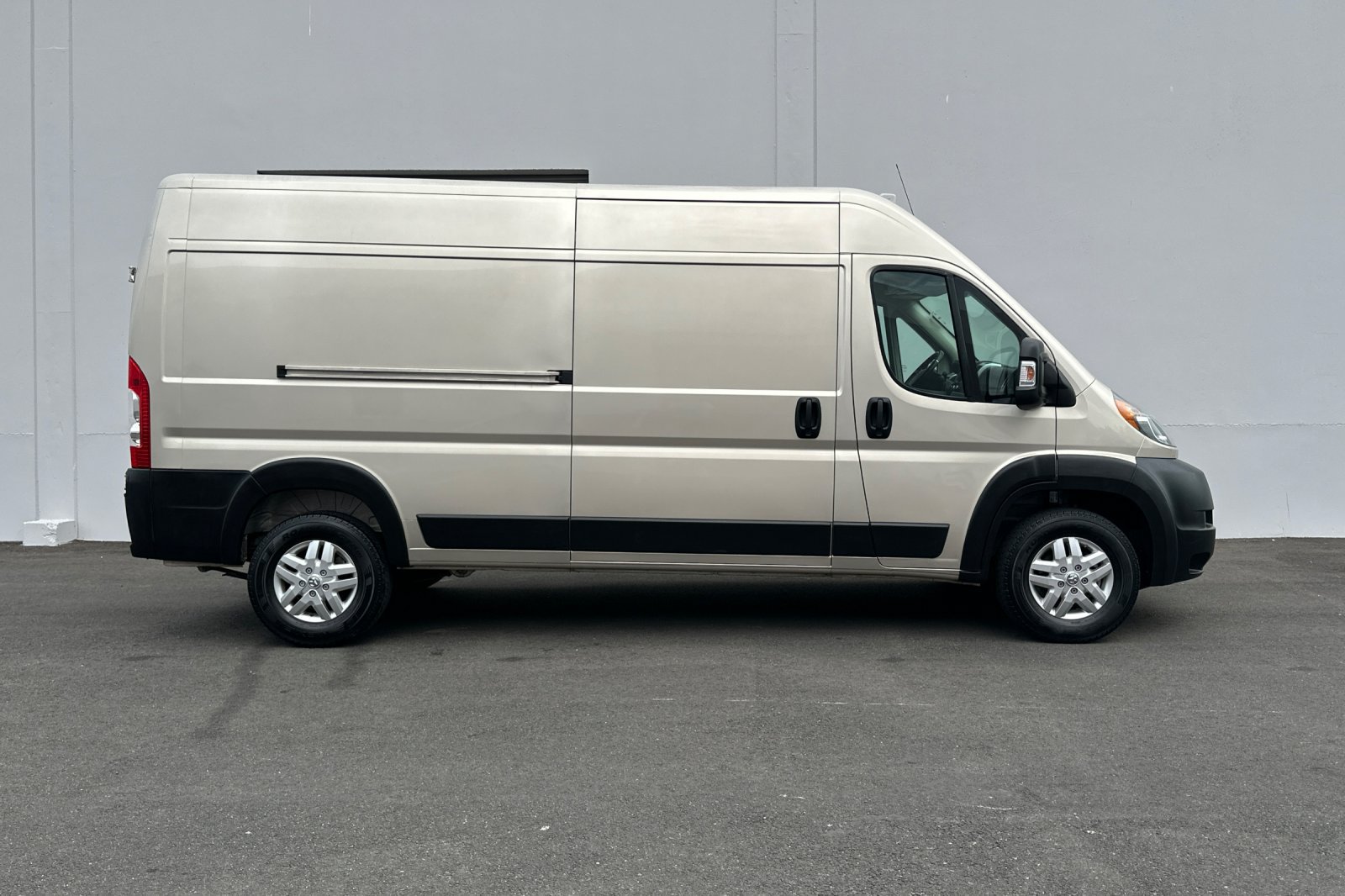 Used 2017 RAM ProMaster 2500 w/ Mopar Trailer Tow Group FWD image 3