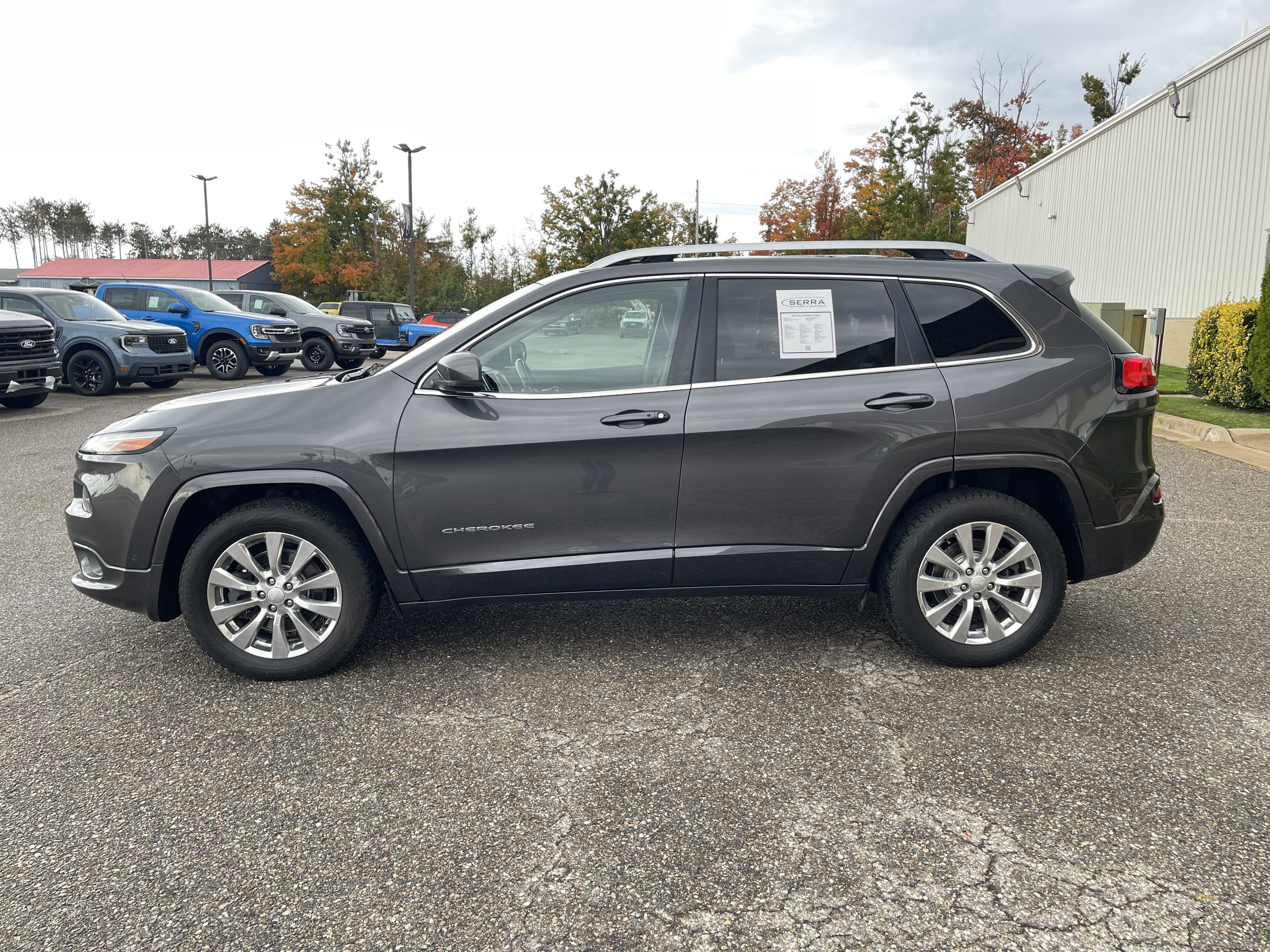 Used 2018 Jeep Cherokee Overland w/ Technology Group AWD/4WD image 6