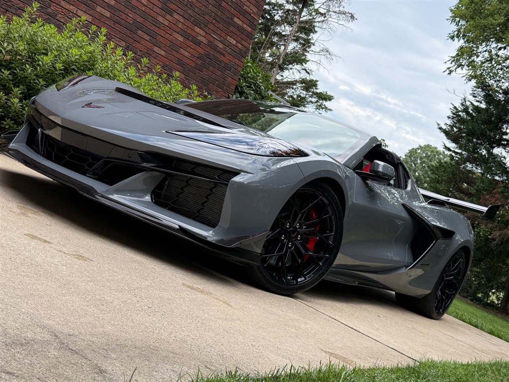 Used 2025 Chevrolet Corvette ZR1 w/ ZR1 Carbon Fiber Aero Package image 9