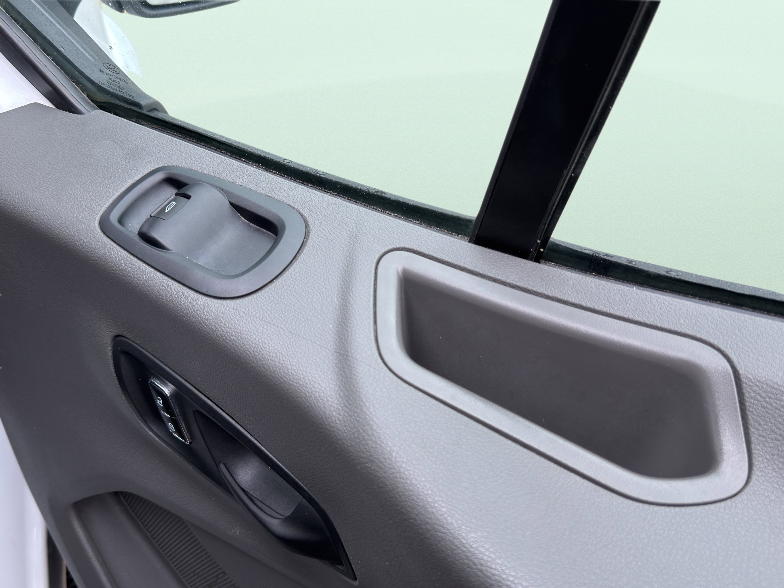 Used 2023 Ford Transit 350 XLT image 37