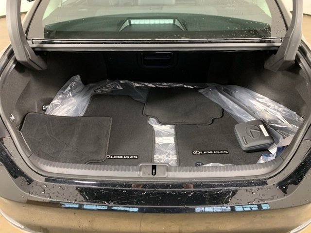 Used 2025 Lexus ES 300h w/ Luxury Package image 13