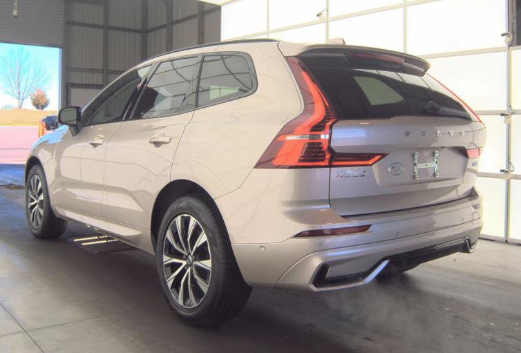 Used 2025 Volvo XC60 B5 Plus image 4