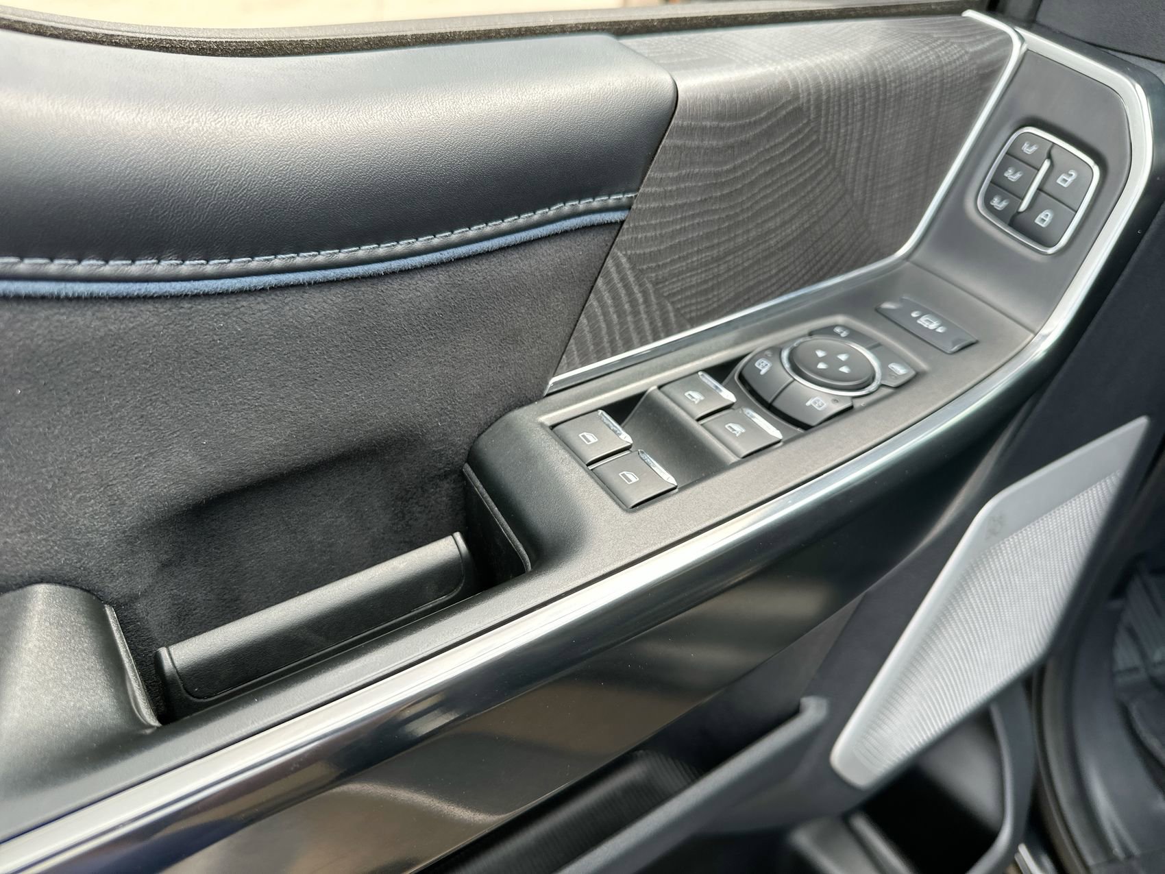 Used 2025 Ford F350 Platinum image 13